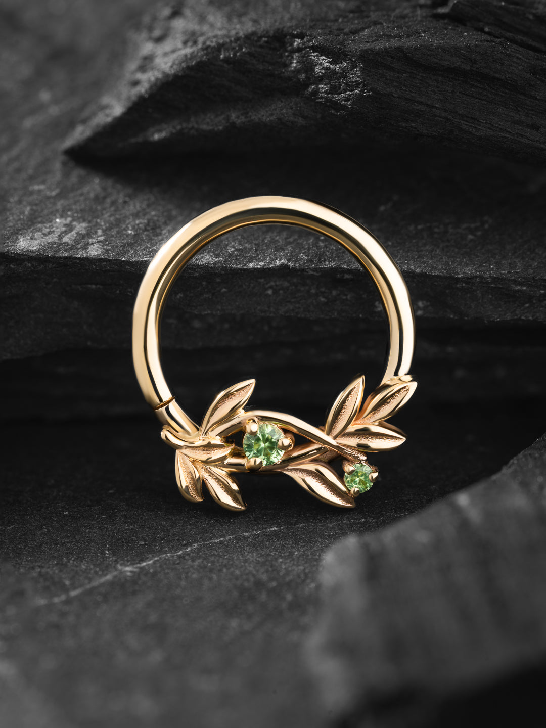 Jessamine Seam Ring – Tsavorite – 16 Gauge
